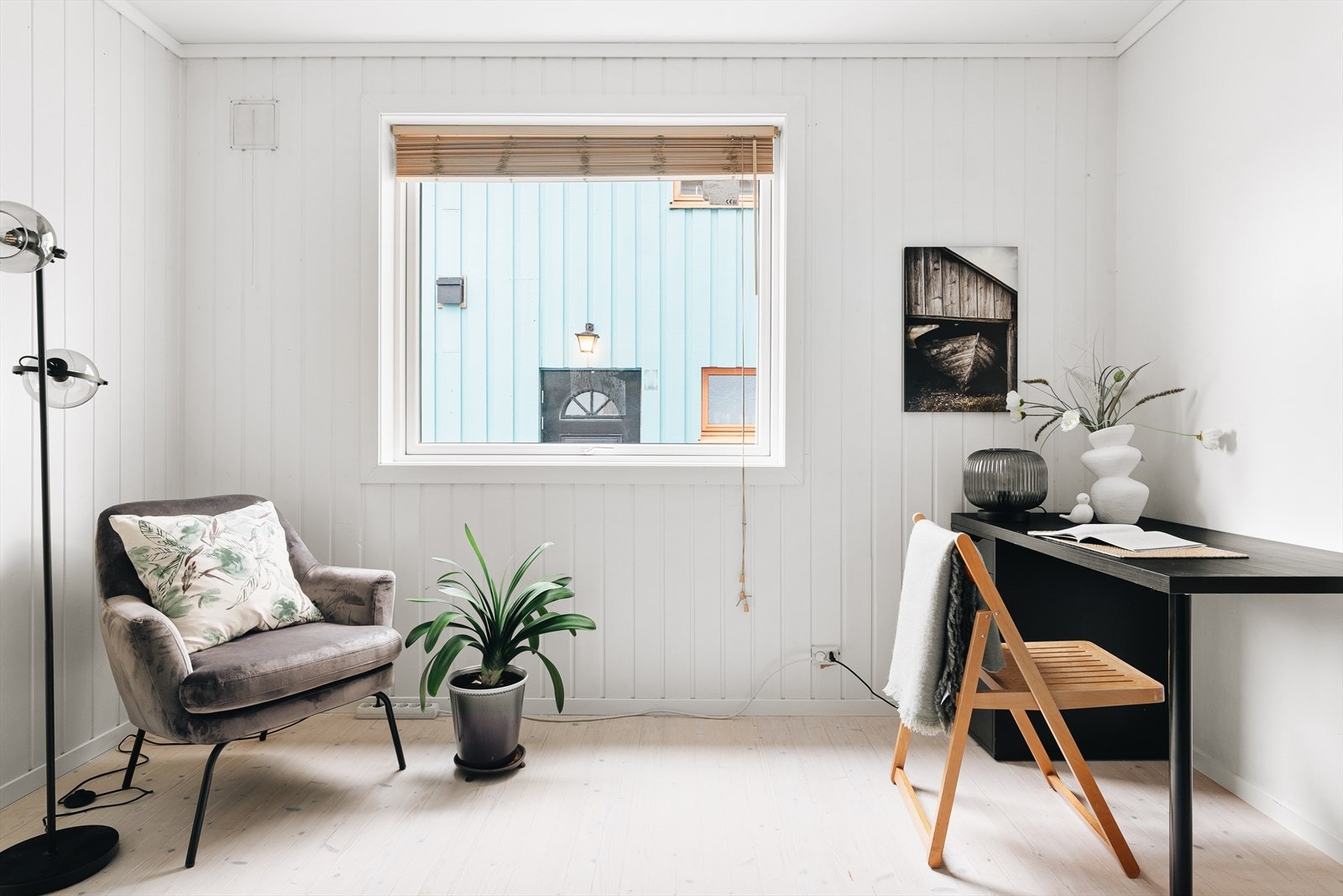 Samtlige rom er lys og luftig og kan fint innredes med både soveplass og pultløsning. Galleribilde