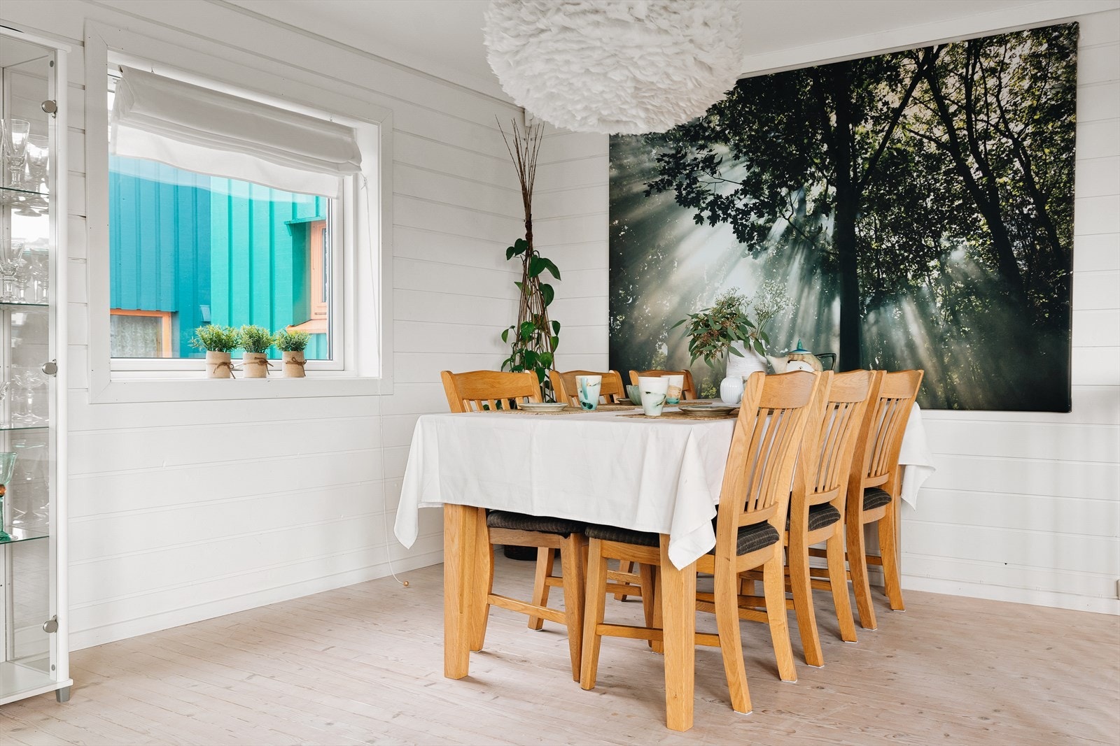 Stue kjøkkendel måler til 44,2m² og er fint inndelt med ulike soner. Galleribilde