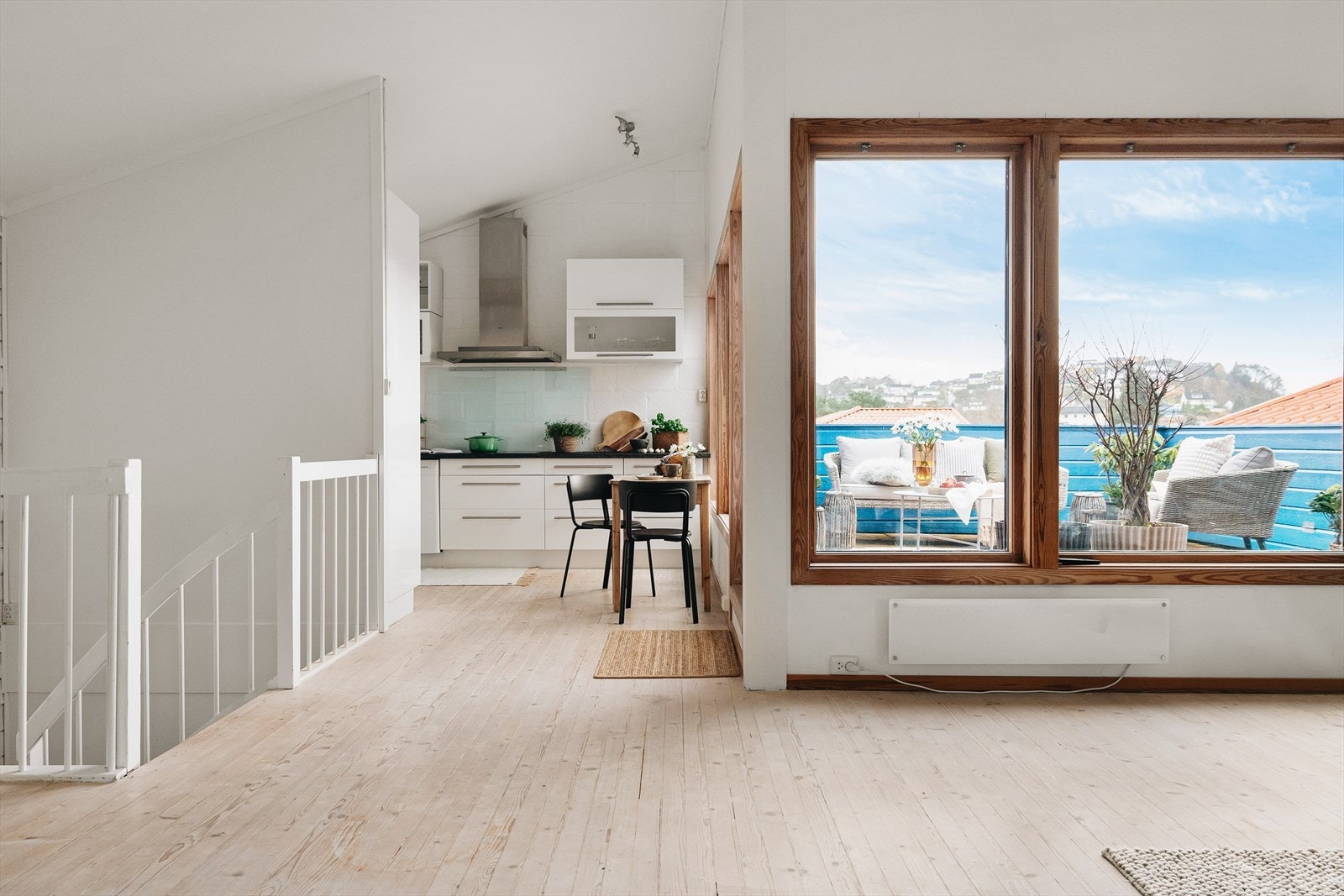 Den generøse takhøyden skaper en helt spesiell atmosfære og sørger for at det allerede gode arealet oppleves enda større. Galleribilde