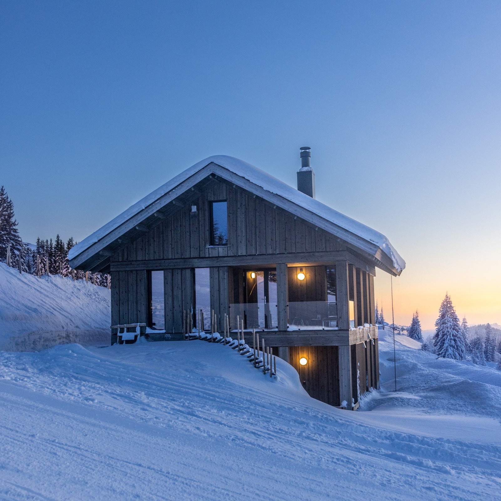 Våre sokkelhytter er godt tilpasset i terrenget. Foto fra the Nest i Hafjell Galleribilde