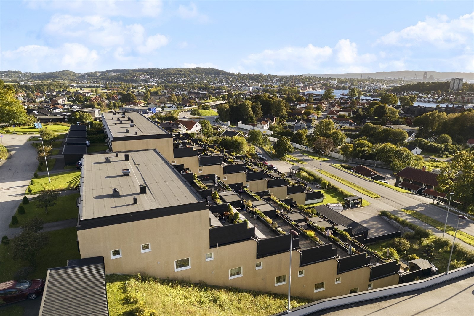 Det medfølger 1 garasjeplass og 1 utvendig bod Galleribilde