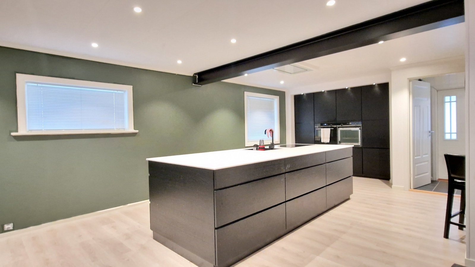 Hovedetasje - åpen stue/kjøkken Galleribilde