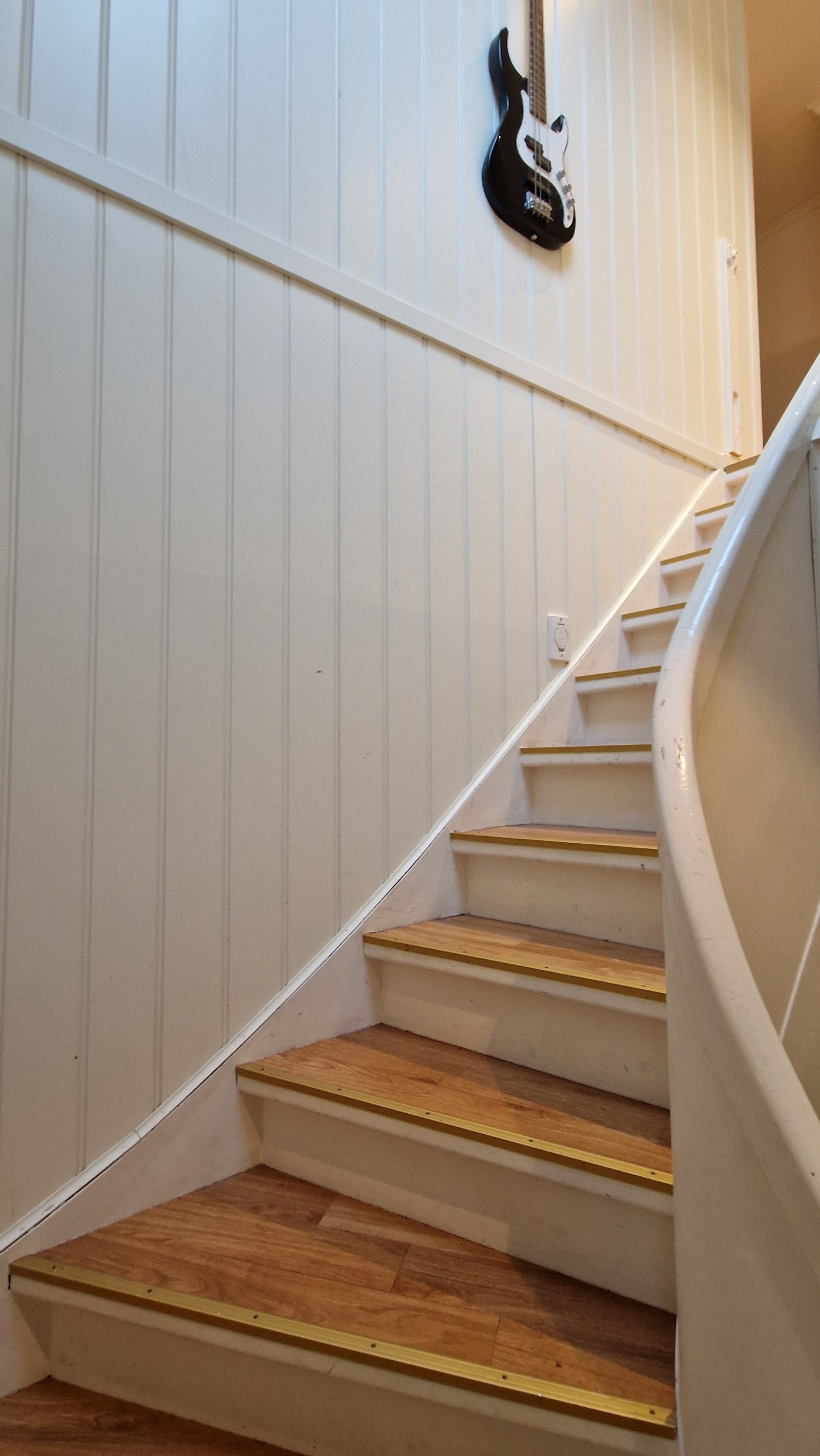 Egen inngang i hovedetasje til utleiedel på loft Galleribilde