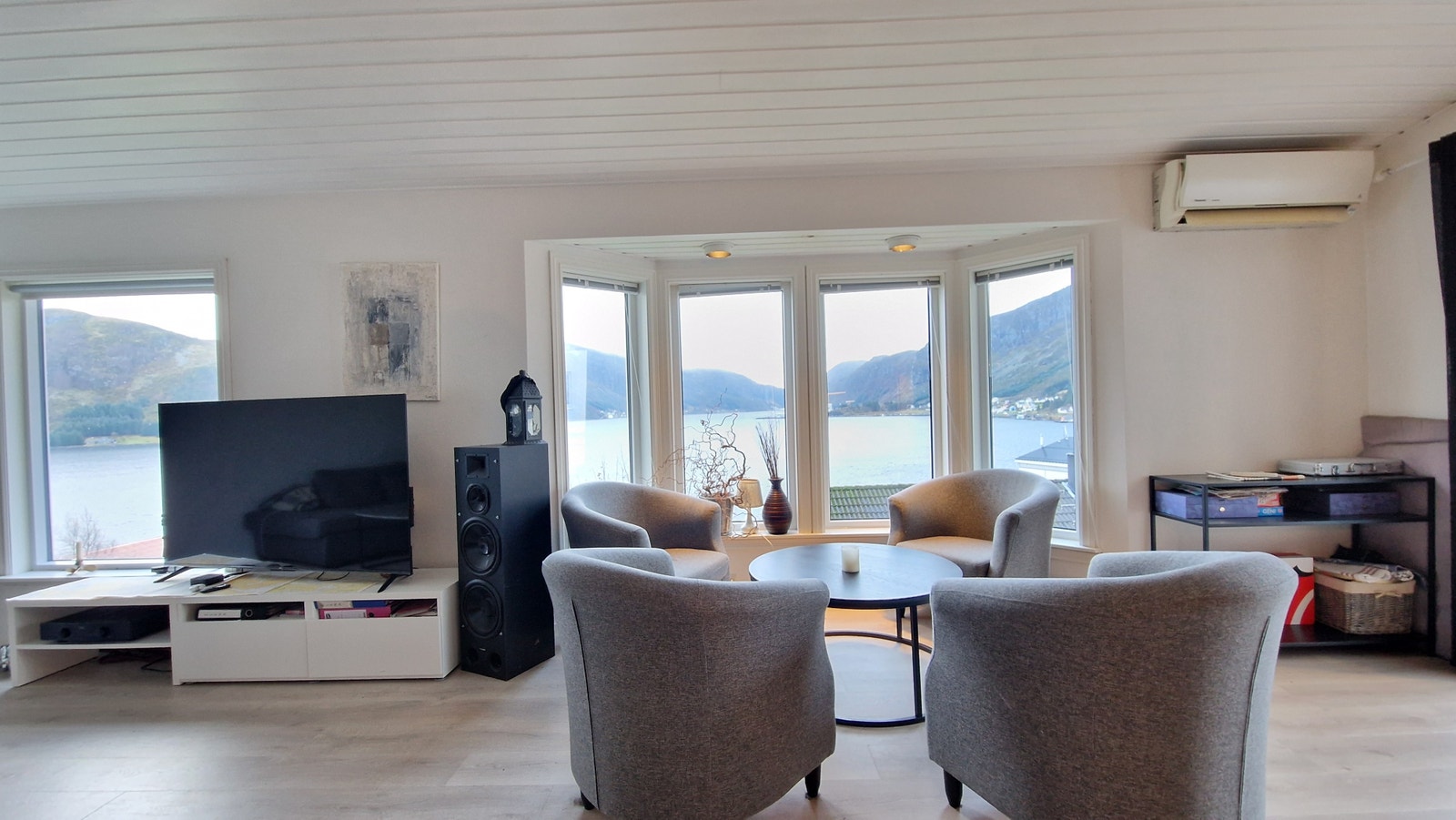 Hovedetasje - åpen stue/kjøkken Galleribilde