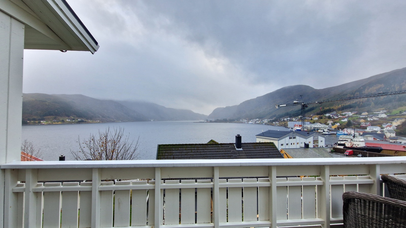 Utsikt fra altan utenfor kjøkken/stue i hovedetasje Galleribilde