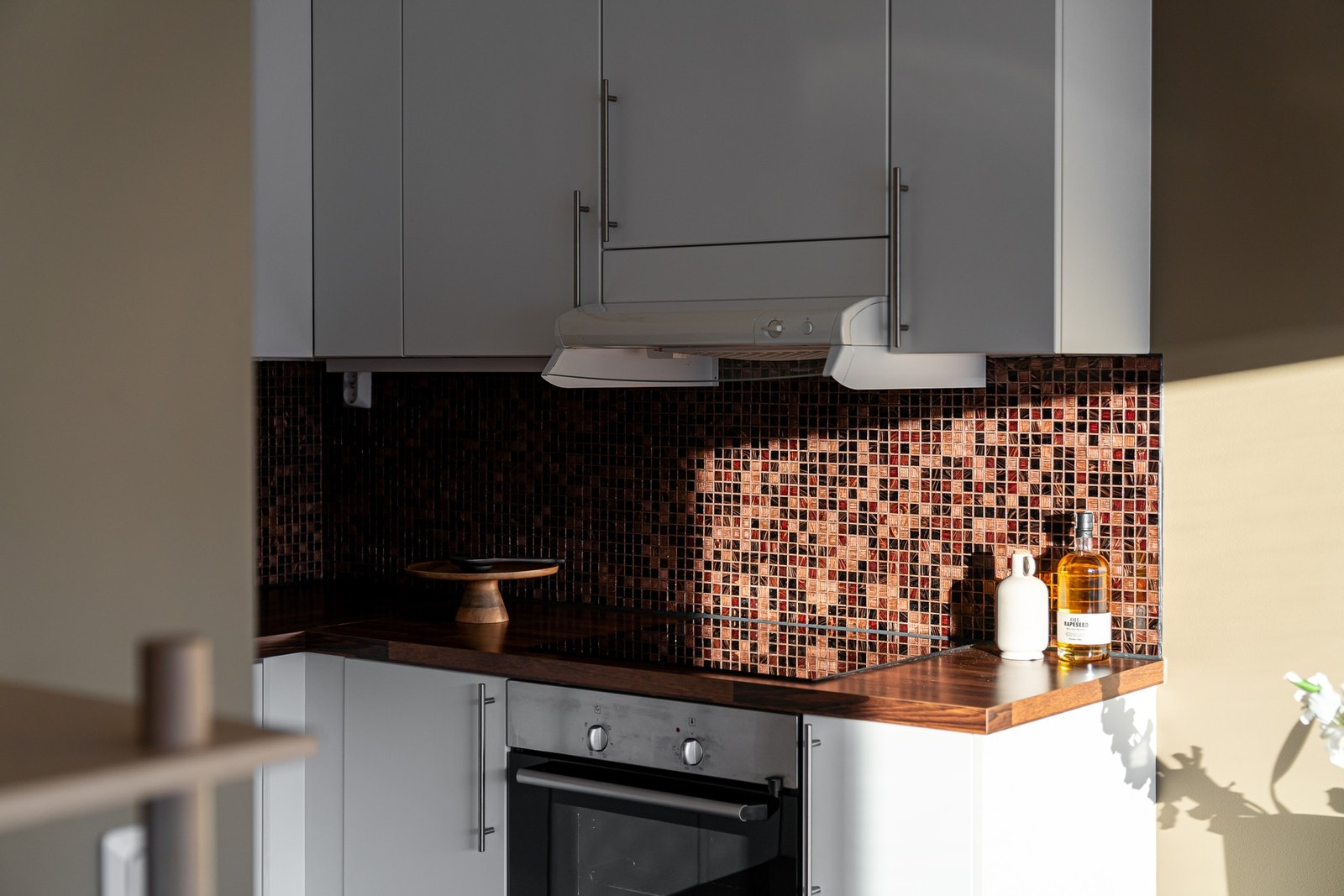 Platetopp, stekeovn og oppvaskmaskin medfølger. Galleribilde