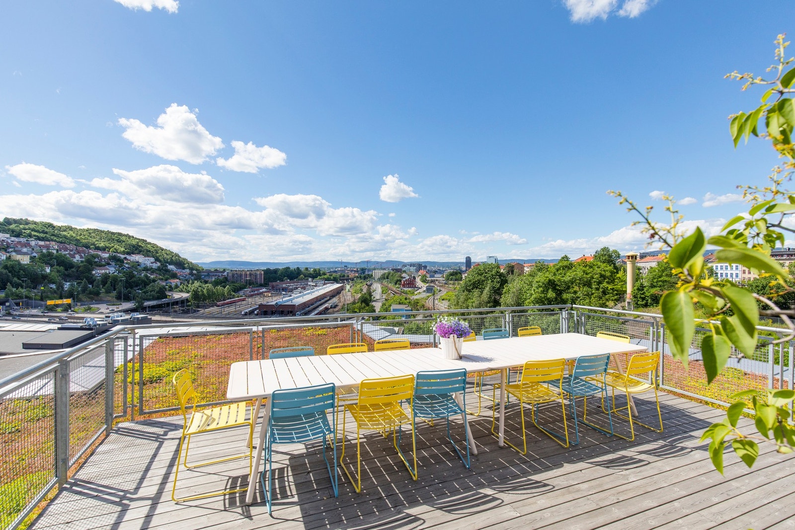 Her er det satt opp levegger og sittegrupper. Galleribilde