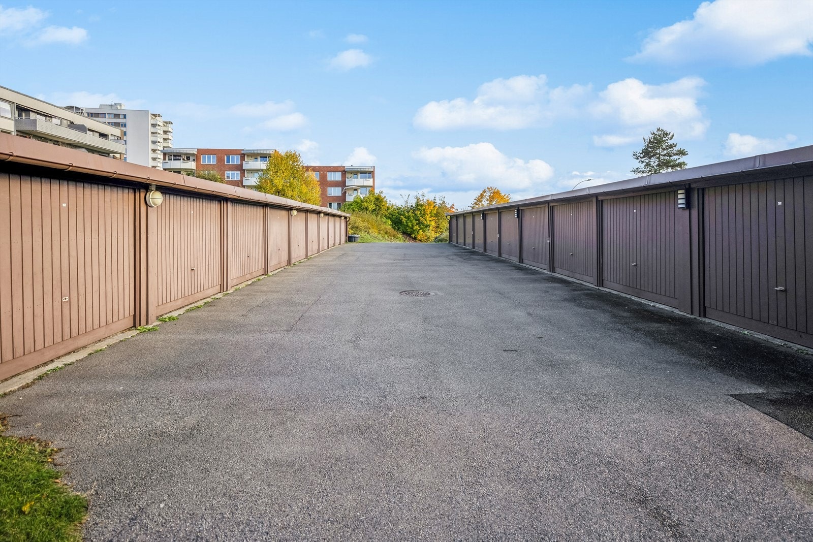 Det følger med en fast biloppstillingsplass i felles garasjerekke med plass nr.24. Galleribilde