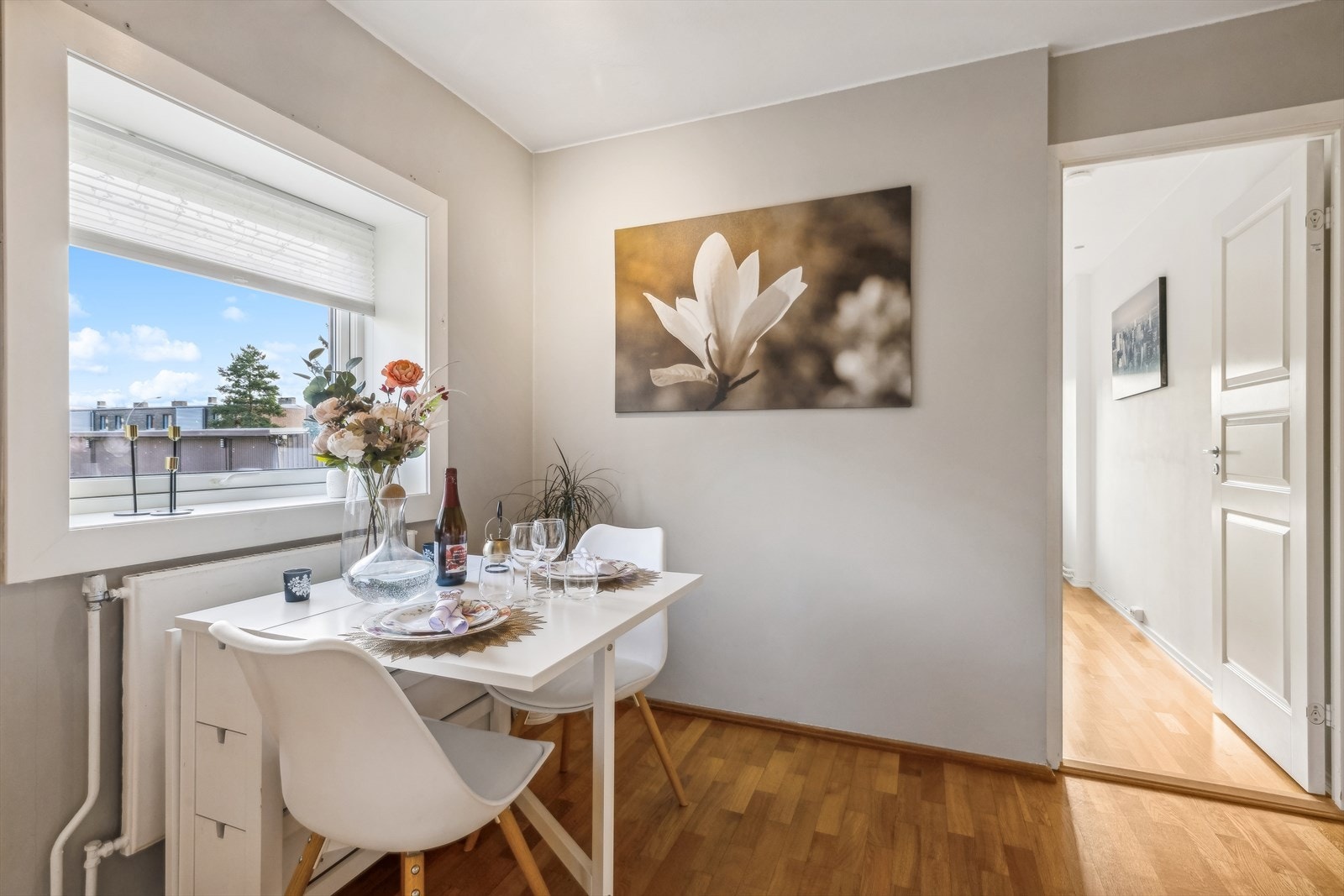Spiseområdet føles som et behagelig sted til lange, hyggelige måltider og gode samtaler. Galleribilde