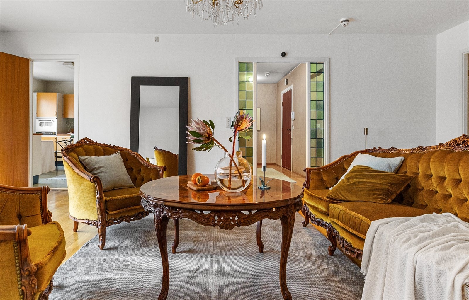 Leiligheten har beholdt mye av sin originalitet fra byggeåret. Planløsningen er svært god og gir rom for nye muligheter! Galleribilde