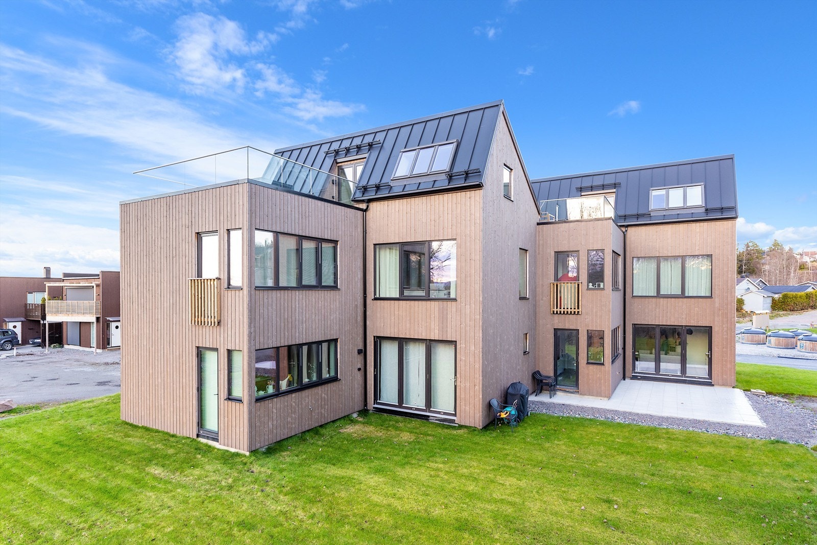 Fasade hageparti med takterrasse Galleribilde