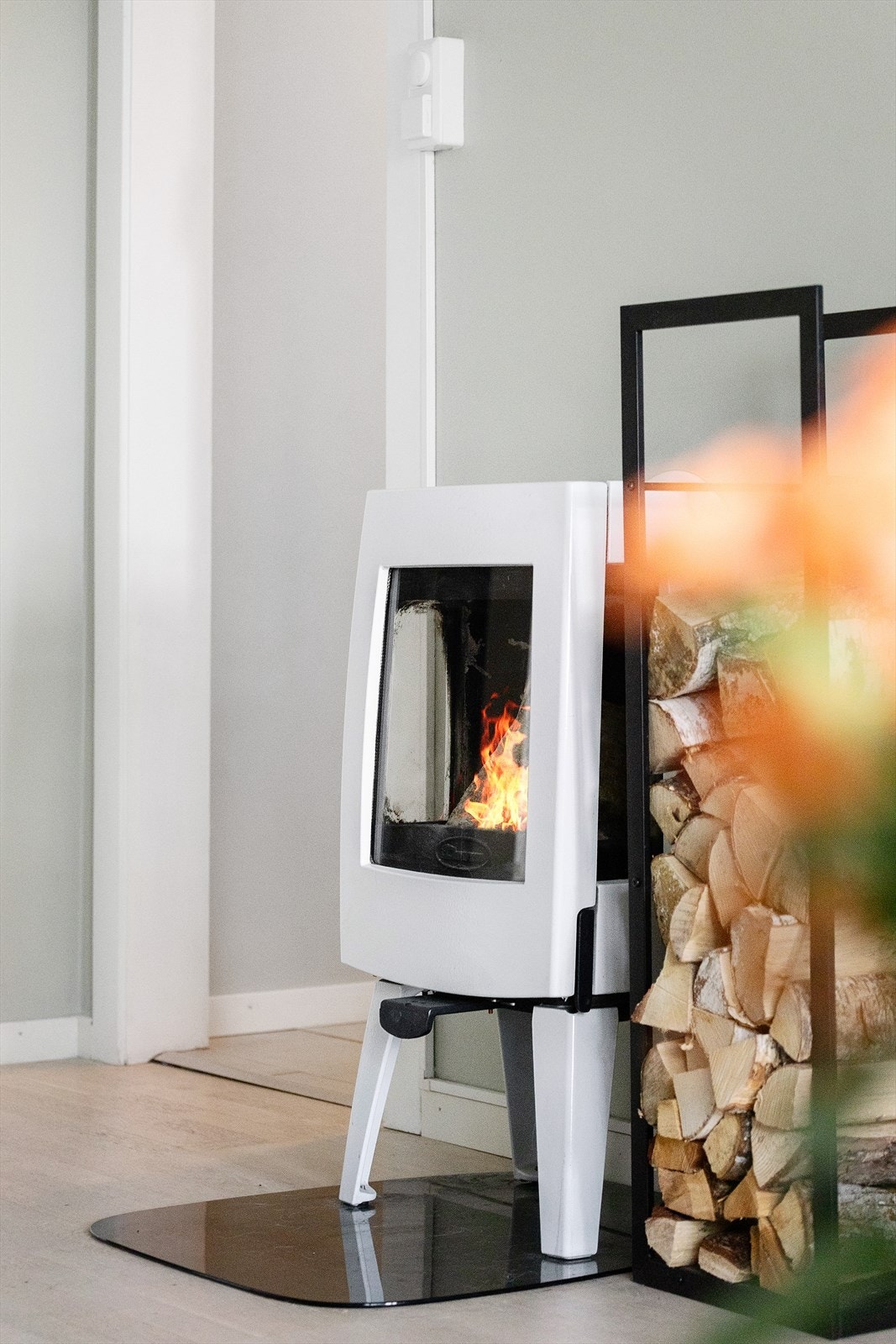 Peis i stue gir en lun og hyggelig atmosfære. Pipeløp ble rehabilitert i 2018 i regi av borettslaget. Peisovn ble byttet i 2016 Galleribilde