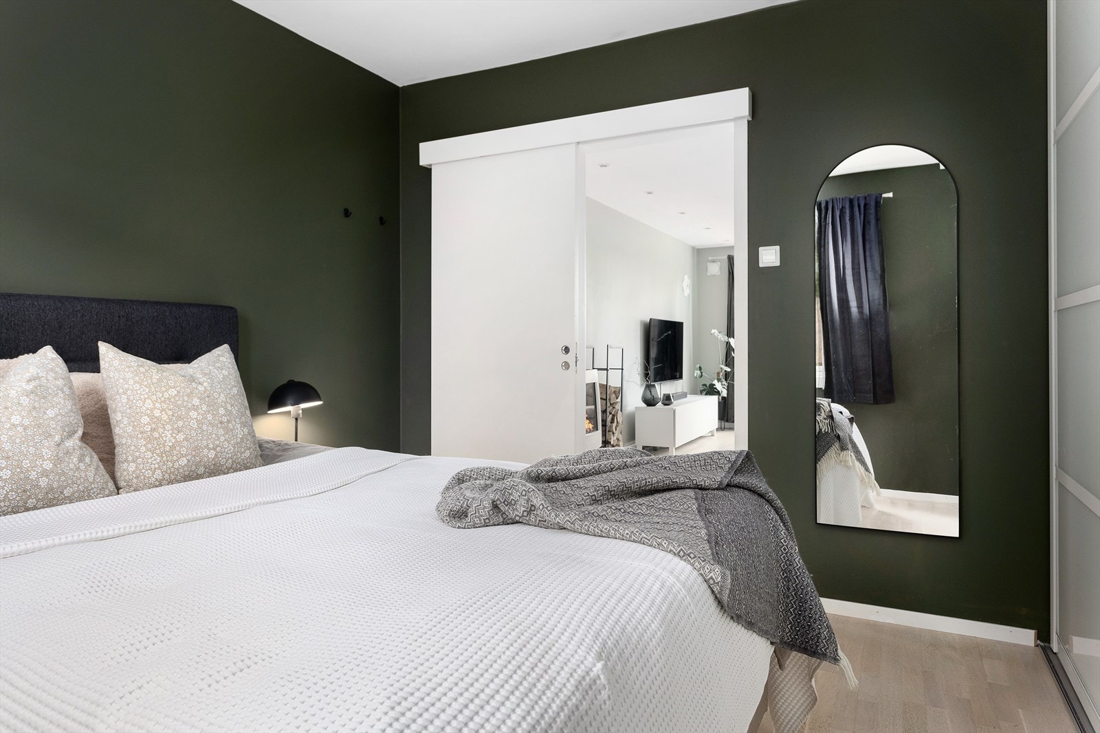 Leiligheten har vinduer fra 2015 Galleribilde