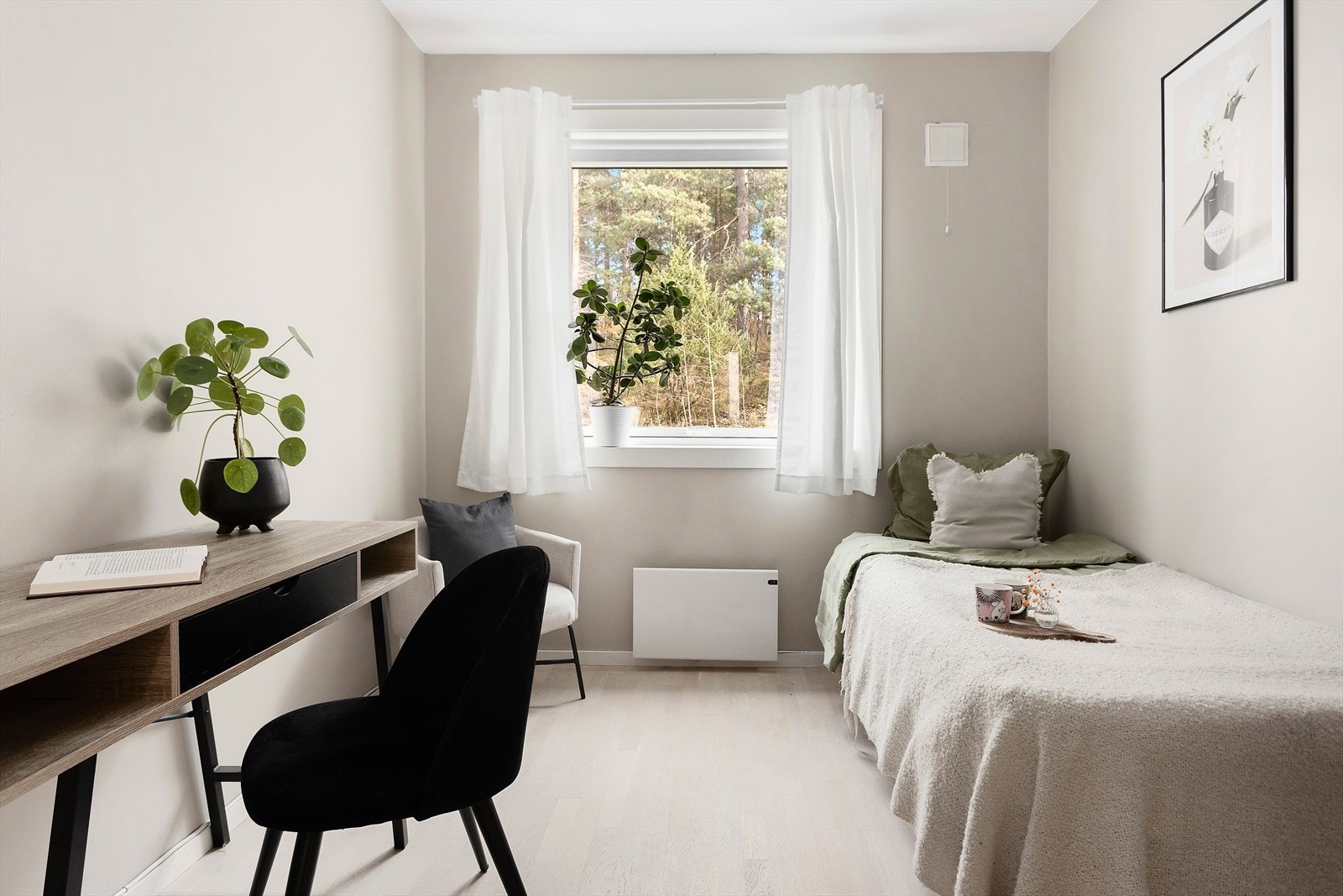 Soverom II av god størrelse og flere møbleringsmuligheter Galleribilde