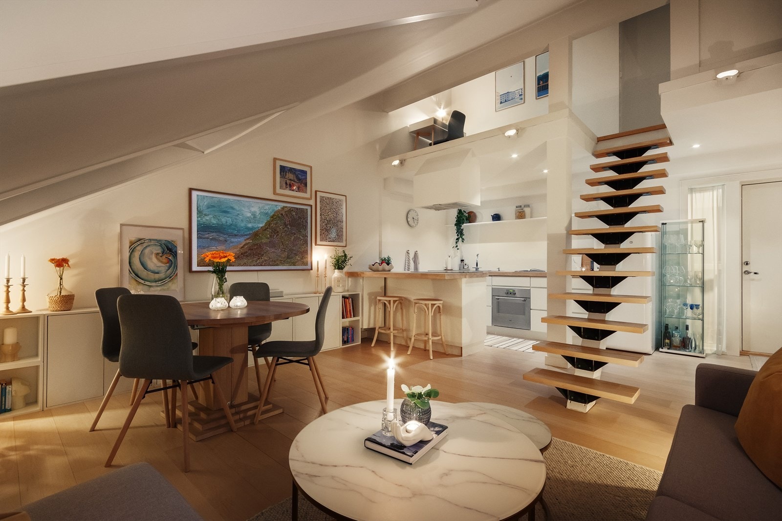 Lilliann Tronshaug v/Nordvik Torshov har gleden av å presentere Nils Huus' gate 6! Galleribilde