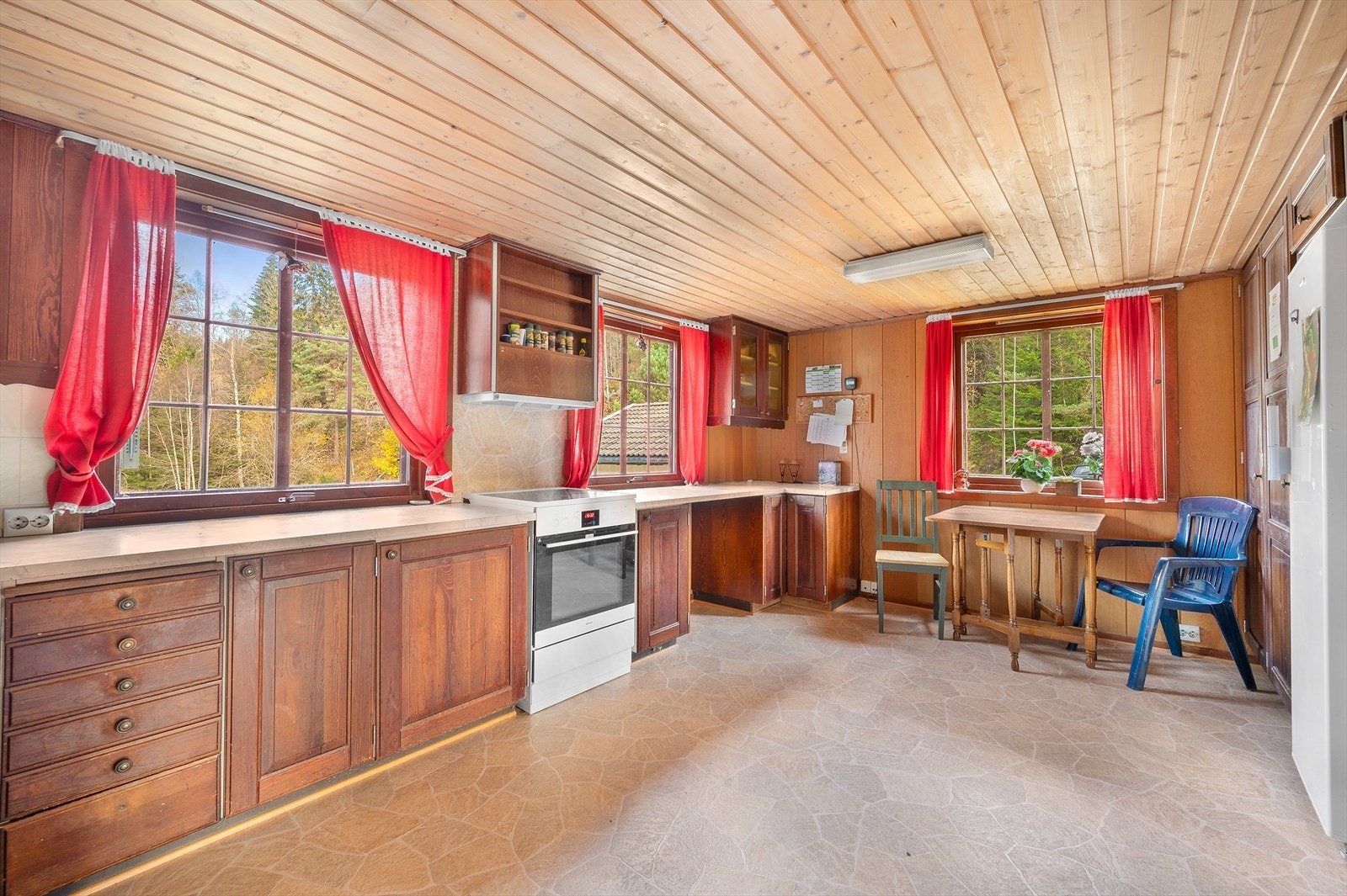 Stort kjøkken. Galleribilde