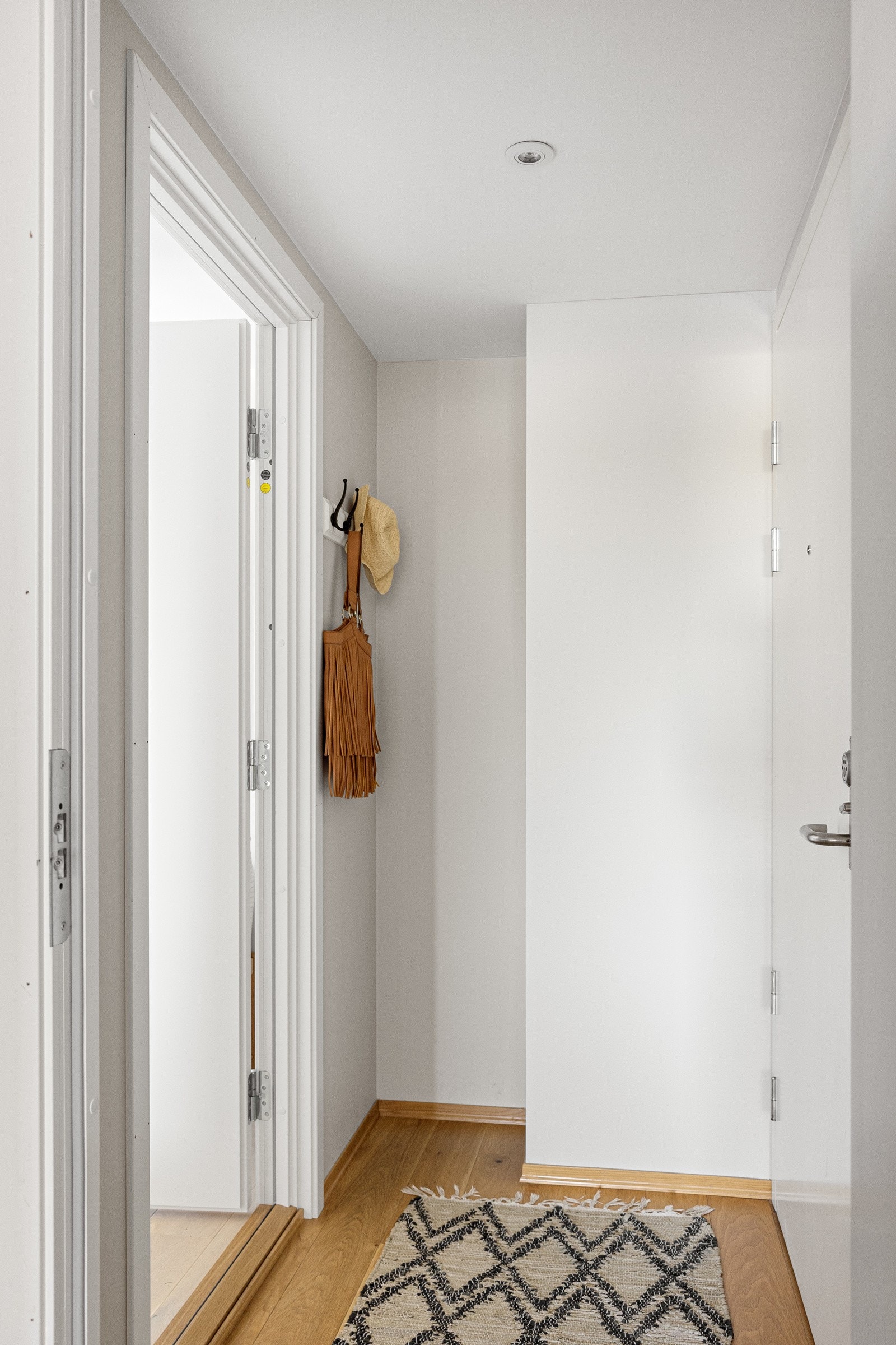Det er inngang til hybeldelen via felles gang. Galleribilde