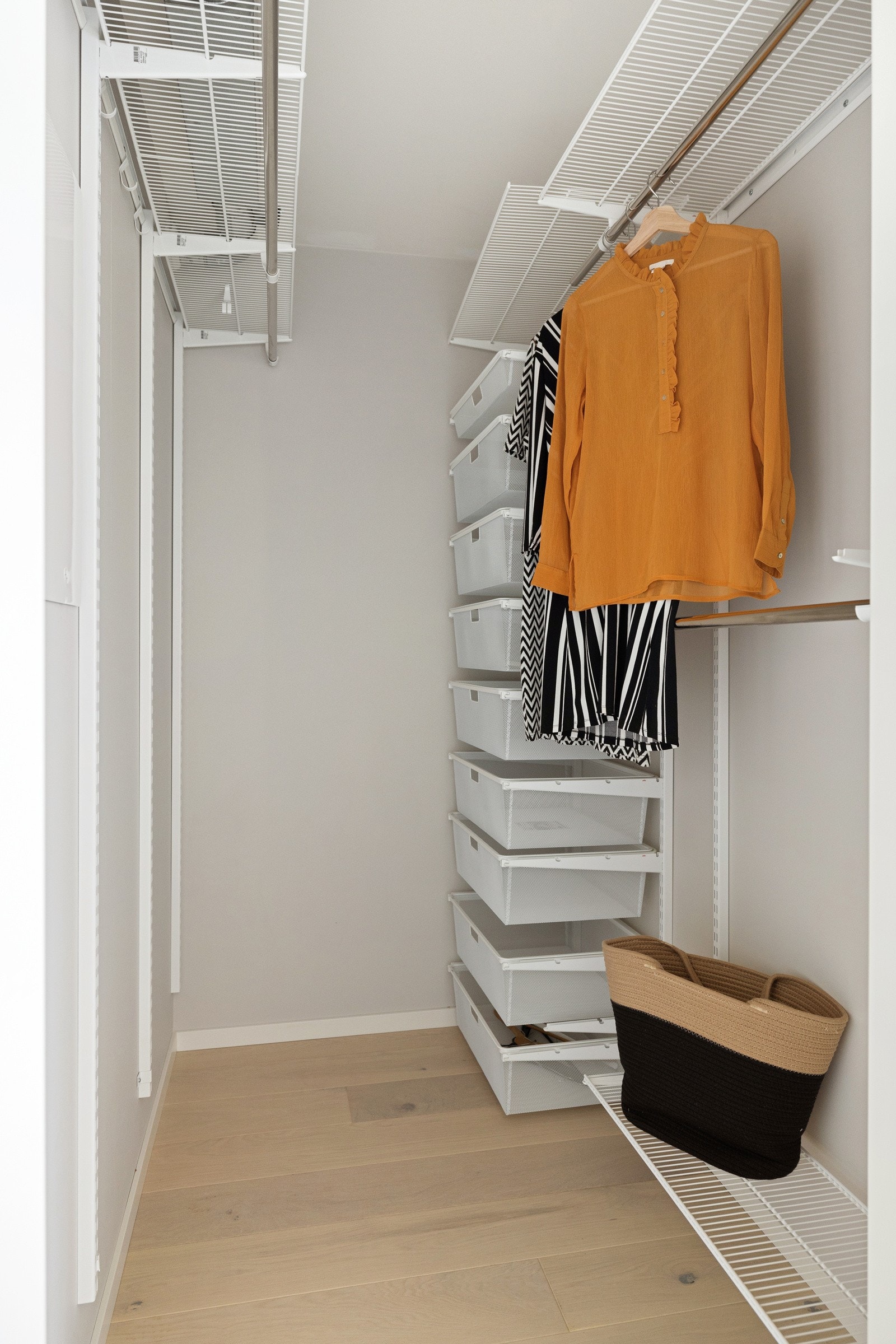 Det er inngang til walk-in closet fra soverom II. Galleribilde
