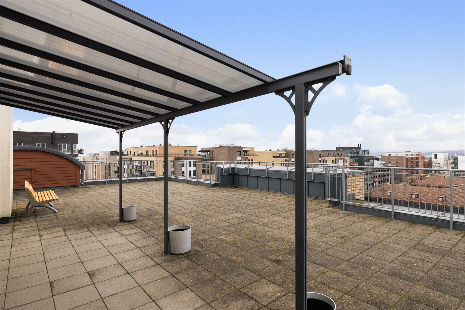Felles takterrasse til disposisjon for beboere i borettslaget. Galleribilde