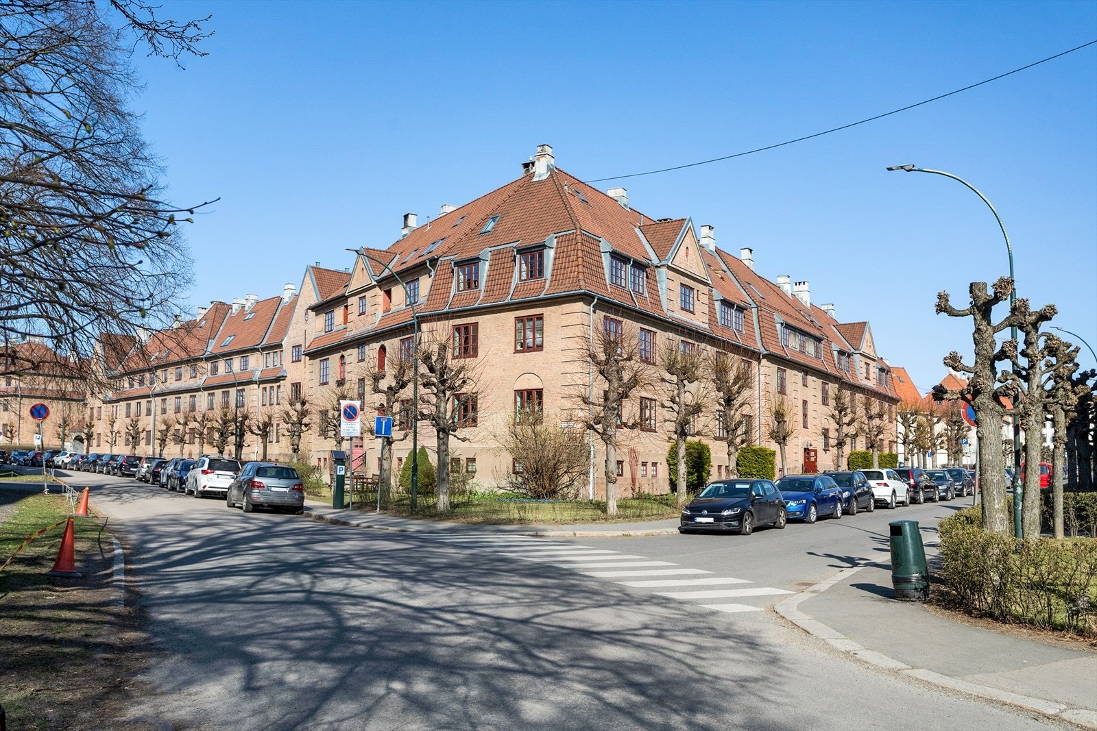 Lindern hageby er et unikt område med sine idylliske grøntarealer og sjarmerende arkitektur. Galleribilde