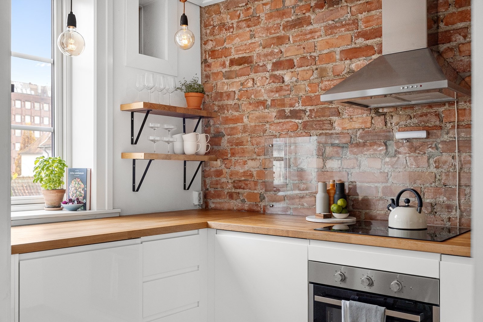 Smakfullt, gjennomført og åpent kjøkken fra 2020. Galleribilde