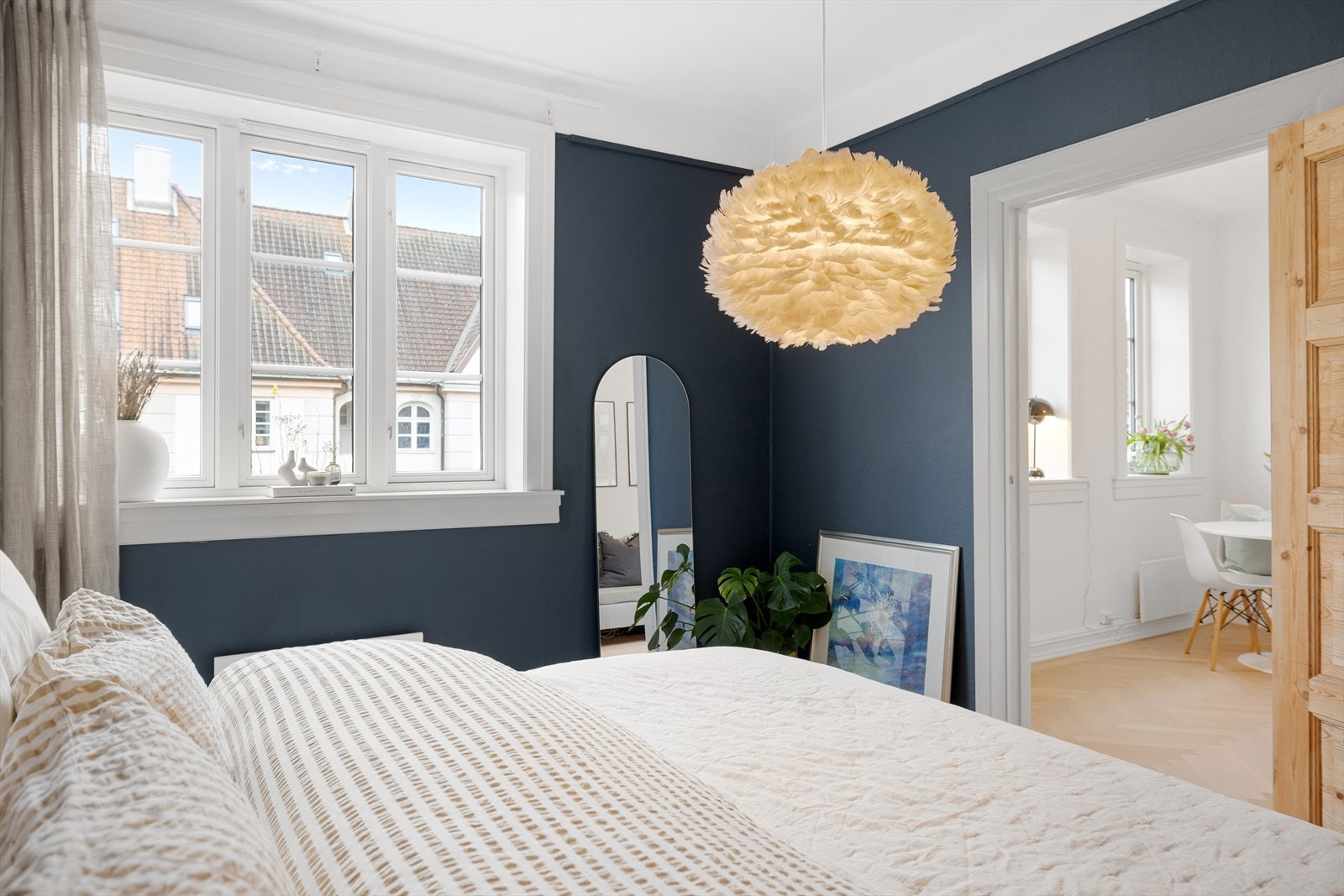 Leiligheten vender mot rolig gate. Galleribilde