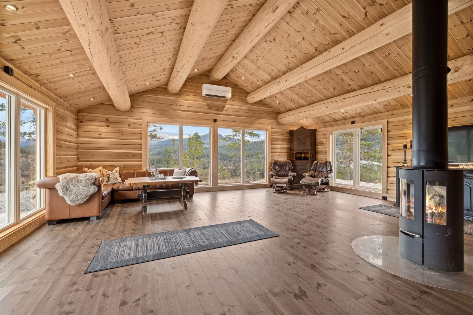 Stor stueavdeling med særdeles god møbleringsfrihet. Galleribilde