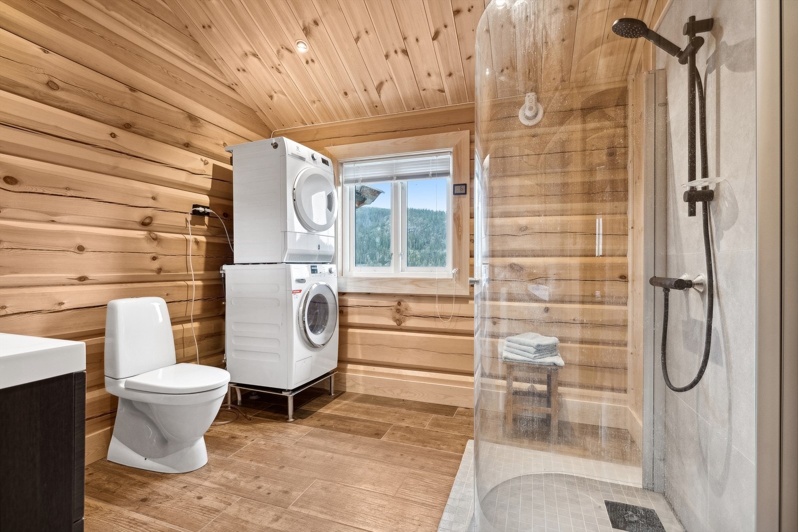 Det er plass og opplegg for vaskemaskin. Galleribilde