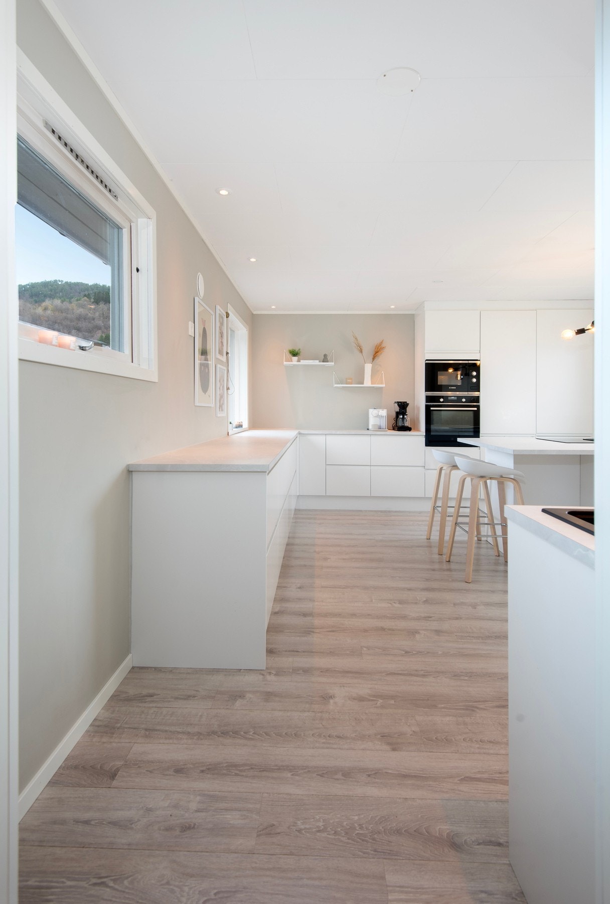 Flott og romslig kjøkken Galleribilde