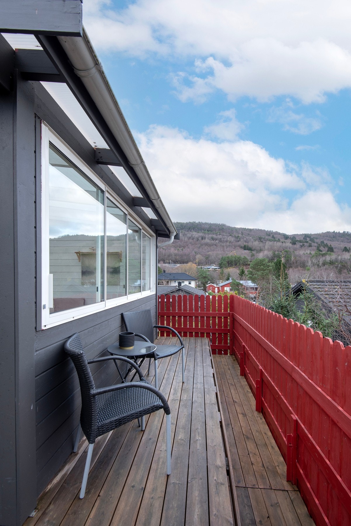 Terrasse utenfor hagestuen Galleribilde
