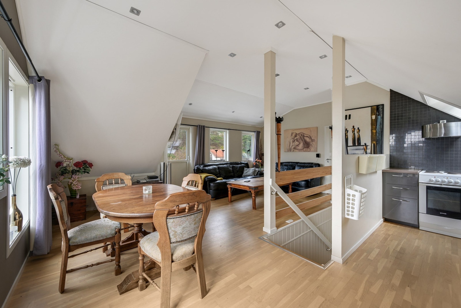 Kvist og innredning i garasjens 2.etasje må rives/fjernes da det er pålegg fra kommunen Galleribilde