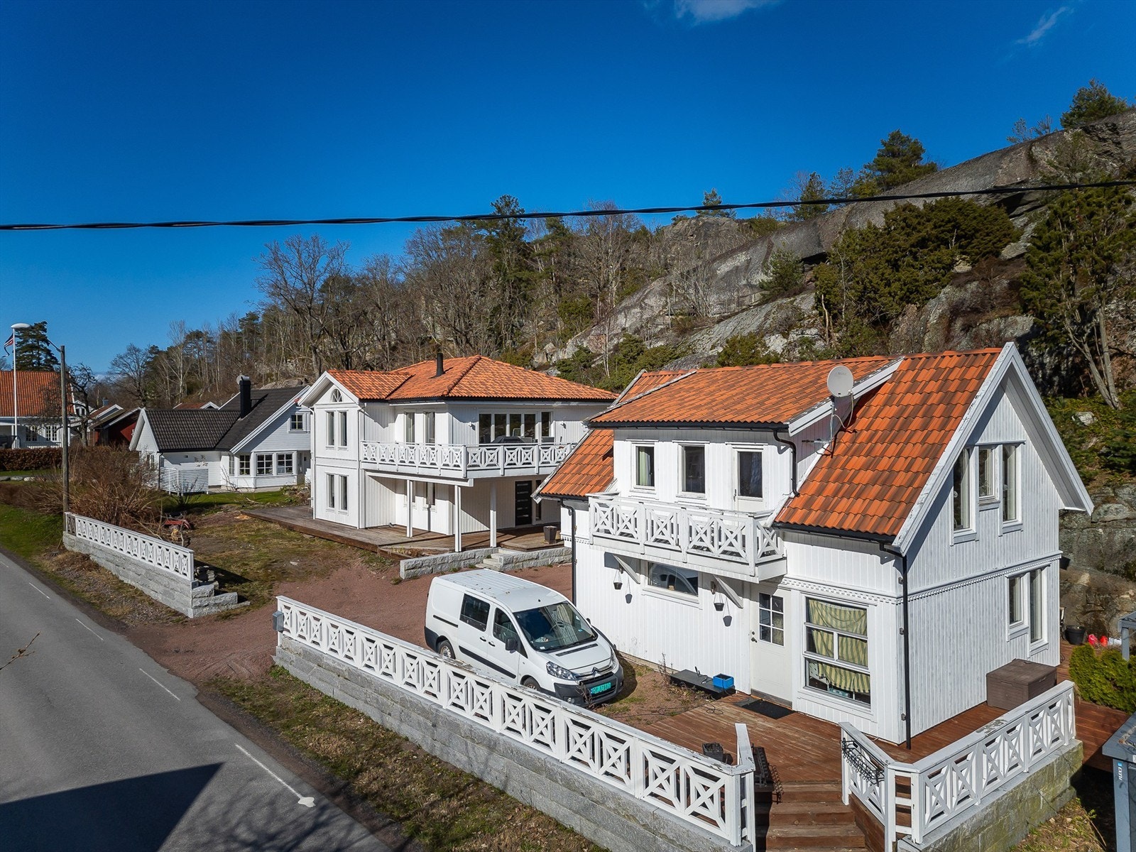 Enebolig samt garasje Galleribilde