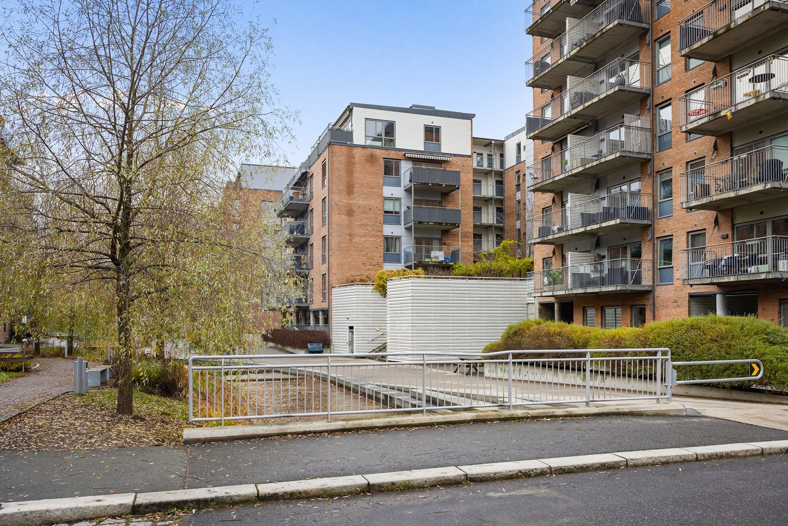 Her bor du i rolig og sentrumsnære omgivelser i Kværnerbyen. Galleribilde