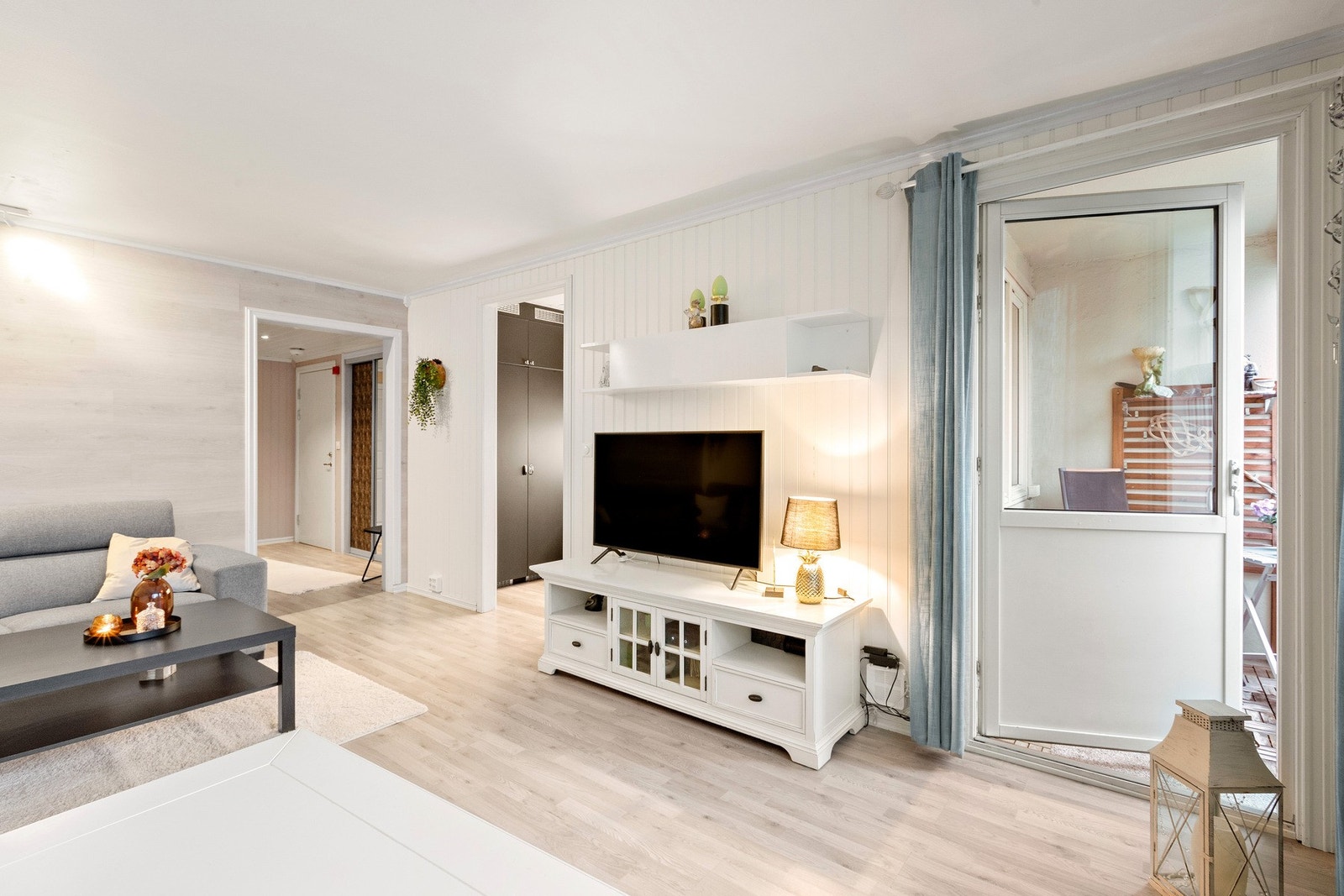 Fra stuen har du utgang til egen, solrik balkong. Galleribilde