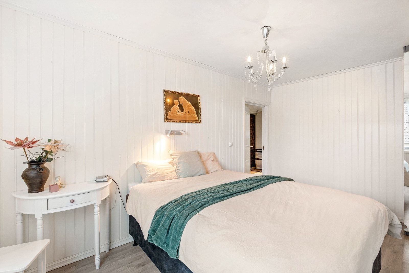 Felleskostnadene er 5 947,- i mnd. og dekker renter, vedlikehold, avdrag, drift, og kollektivavtale Telenor. Galleribilde