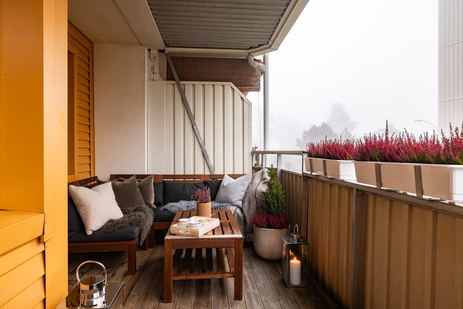 Den sydvestvendte balkongen på 9m² er et innbydende uterom. Galleribilde