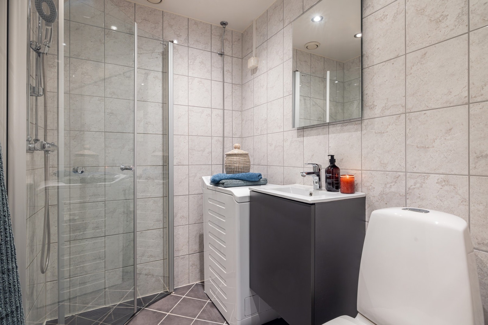 Stilrent baderom som ble pusset opp i 2008 i regi av borettslaget. Galleribilde