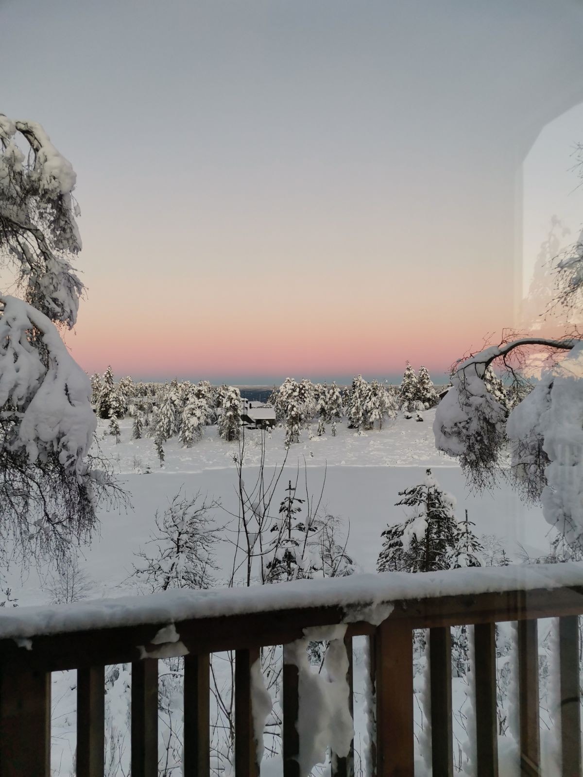 Vinterstemning med utsikt fra veranda Galleribilde