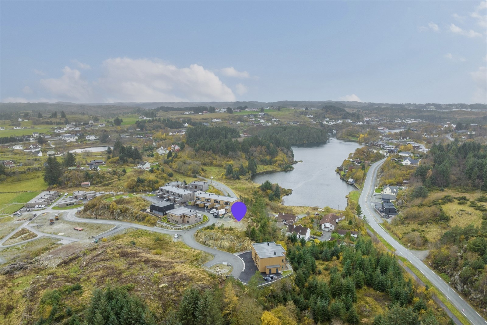 002_Tomten befinner seg pa et nyere etablert boligomra de i nærheten av Bygnes. .jpg Galleribilde