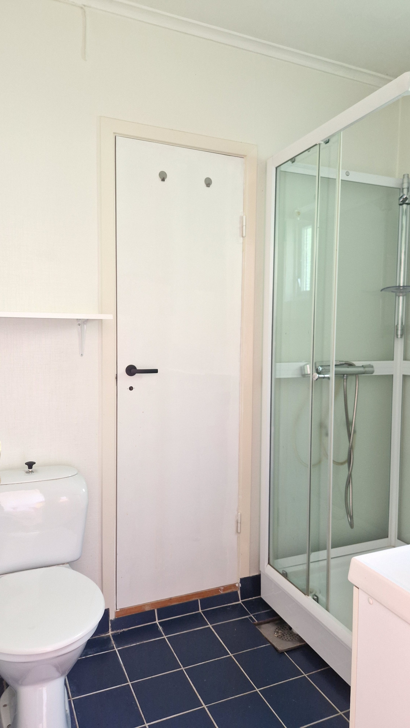 Hovedetasje - bad Galleribilde