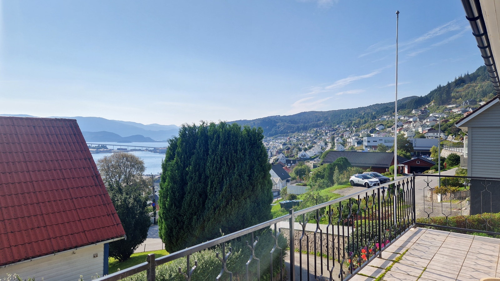 Hovedetasje - utsikt fra altan utenfor stue Galleribilde