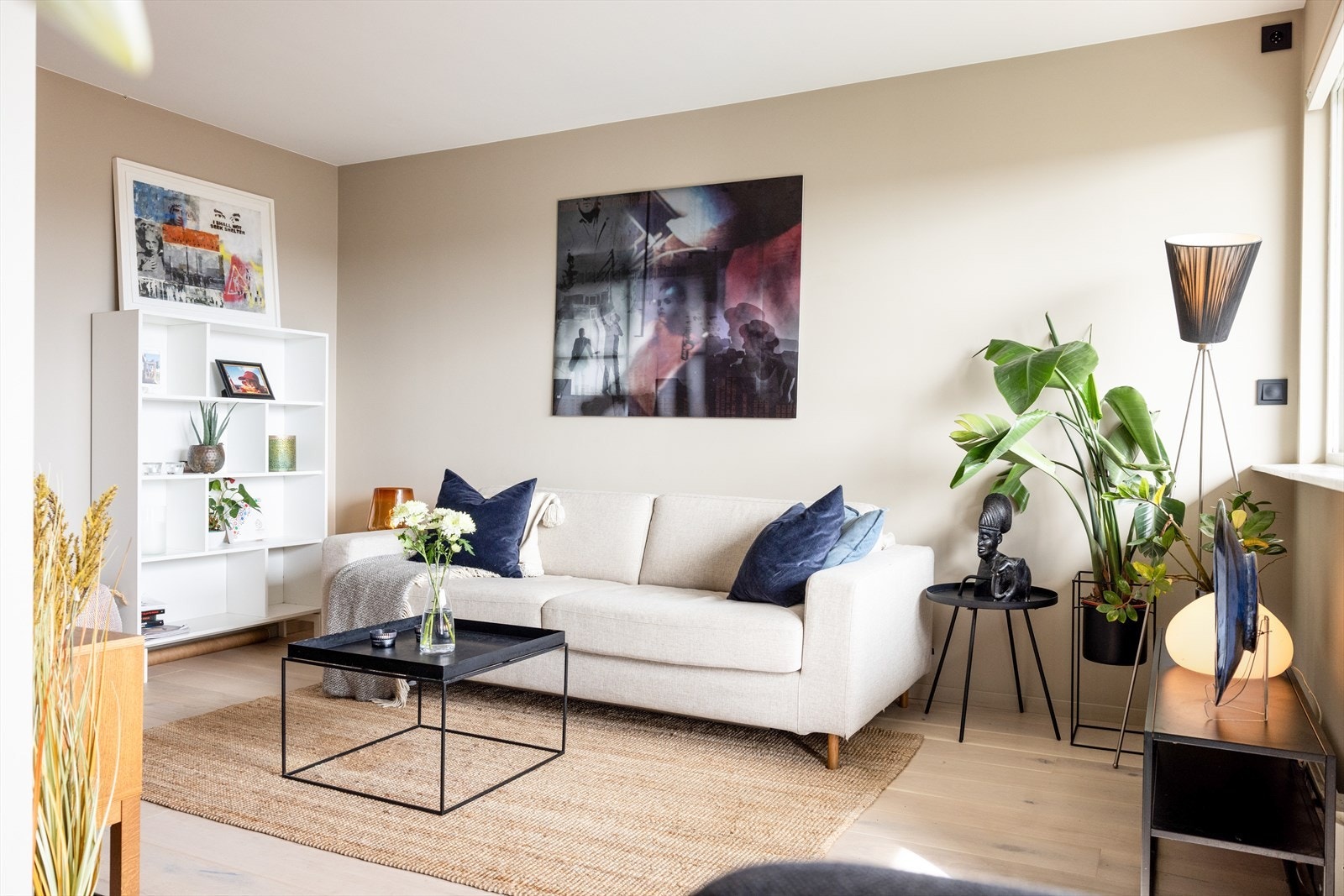 Leiligheten ble pusset opp i 2023/2023 med blant annet nytt kjøkken, nytt bad og overflatebehandling. Galleribilde