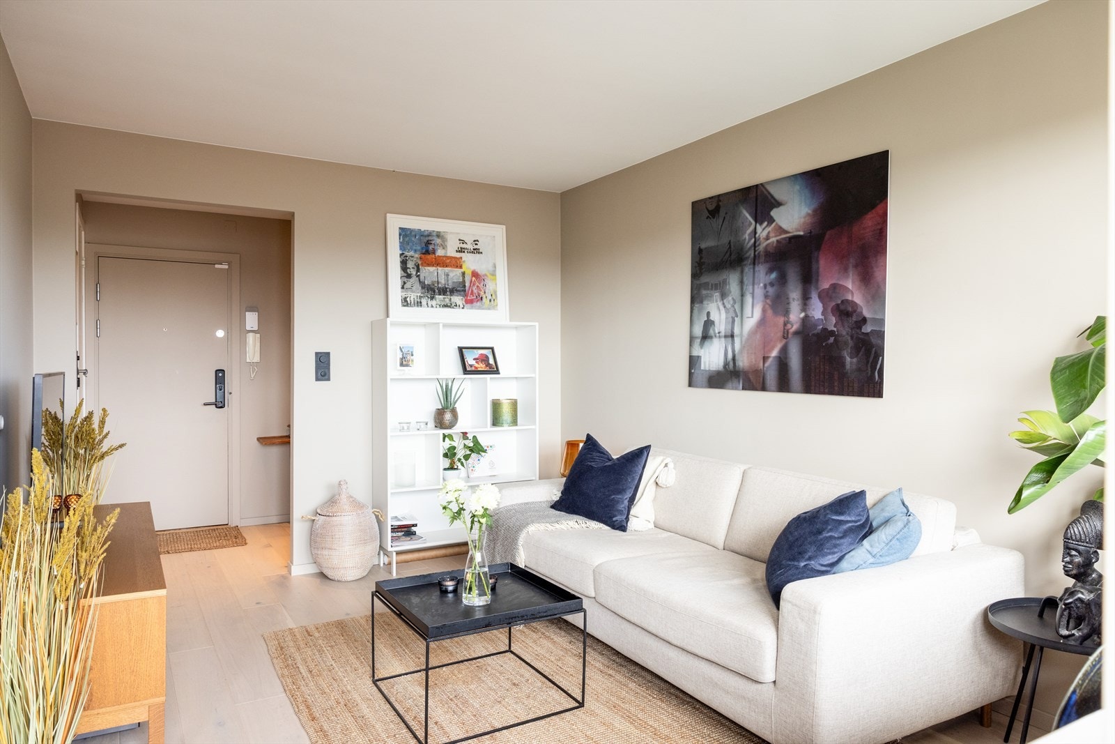 Legg merke til den flotte 1-stavs eikeparketten på gulv. Galleribilde