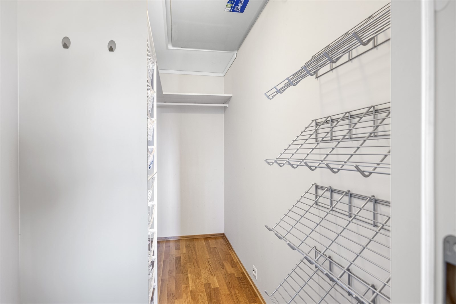 Tilliggende bod / walk-in i tilknytning til hovedsoverom. Galleribilde