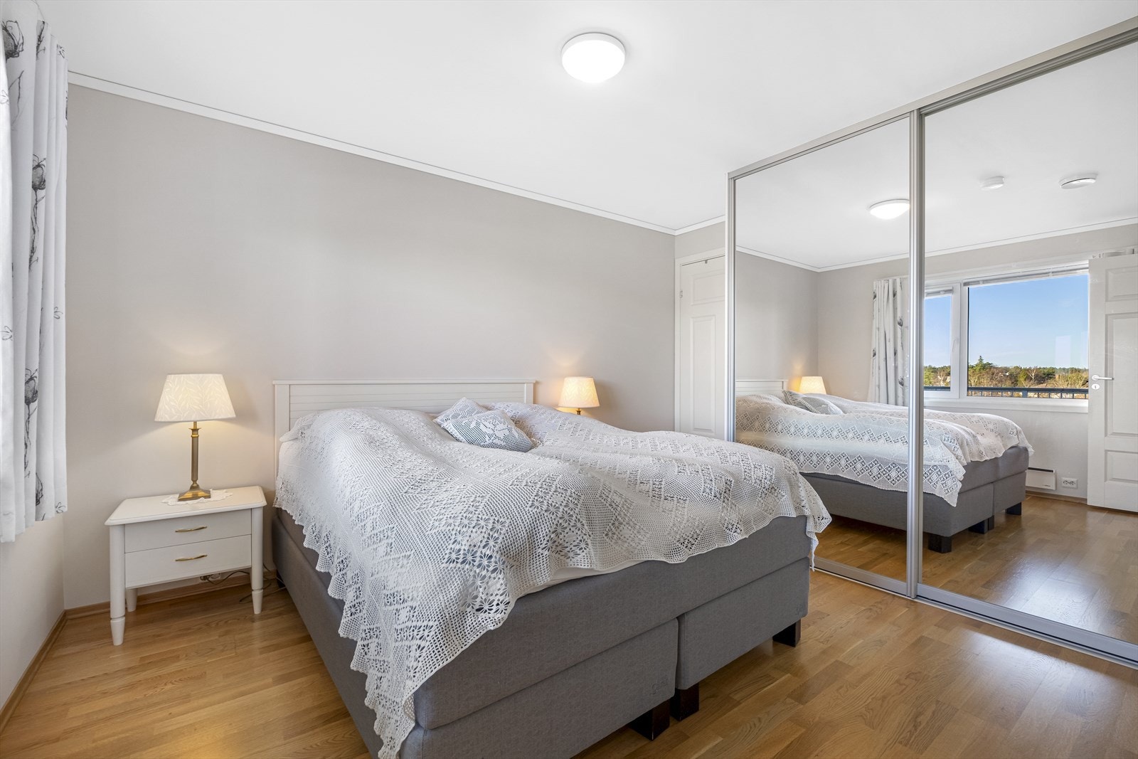 Hovedsoverom med garderobe. Galleribilde