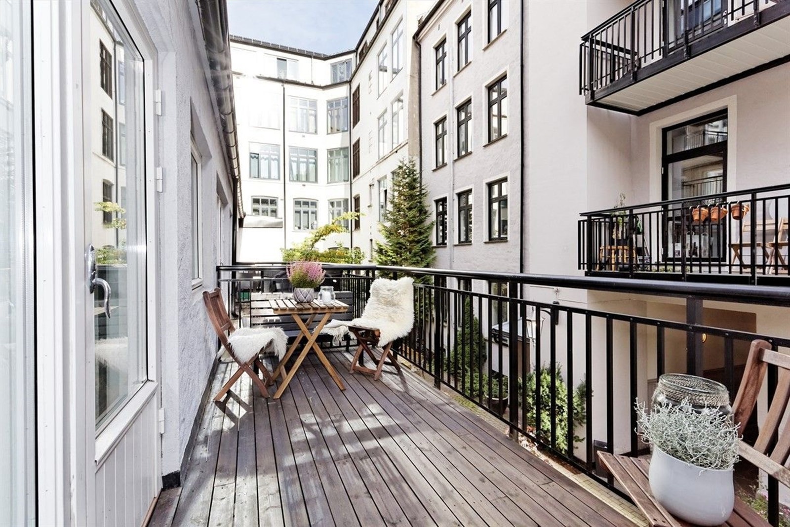Romslig balkong på 10 kvm. Galleribilde