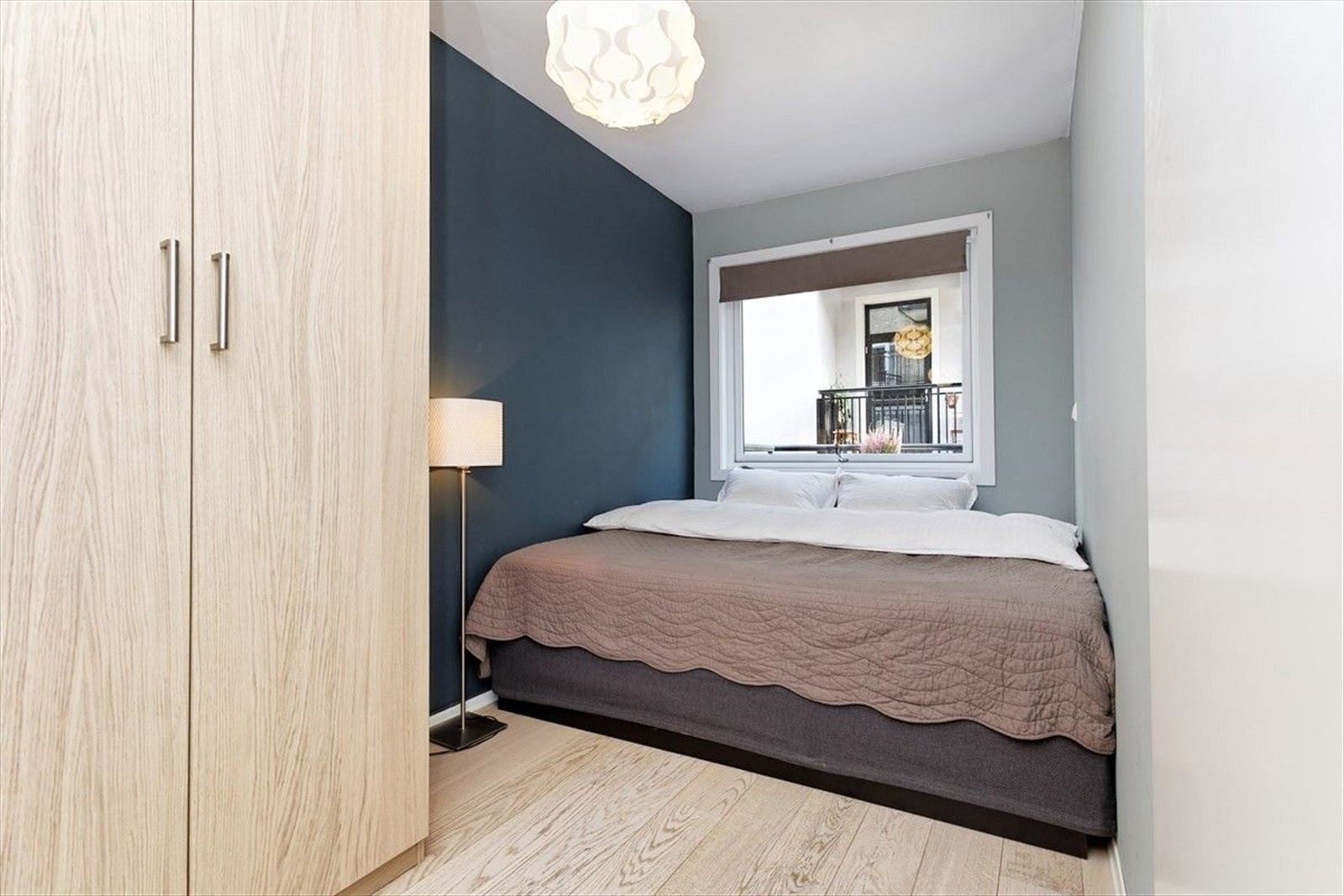 Stort soverom med god plass til dobbeltseng. Galleribilde
