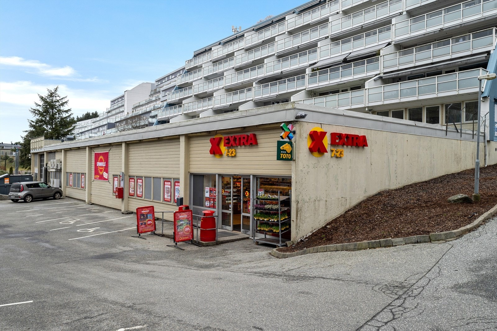 Det er også kort vei til Extra. Galleribilde