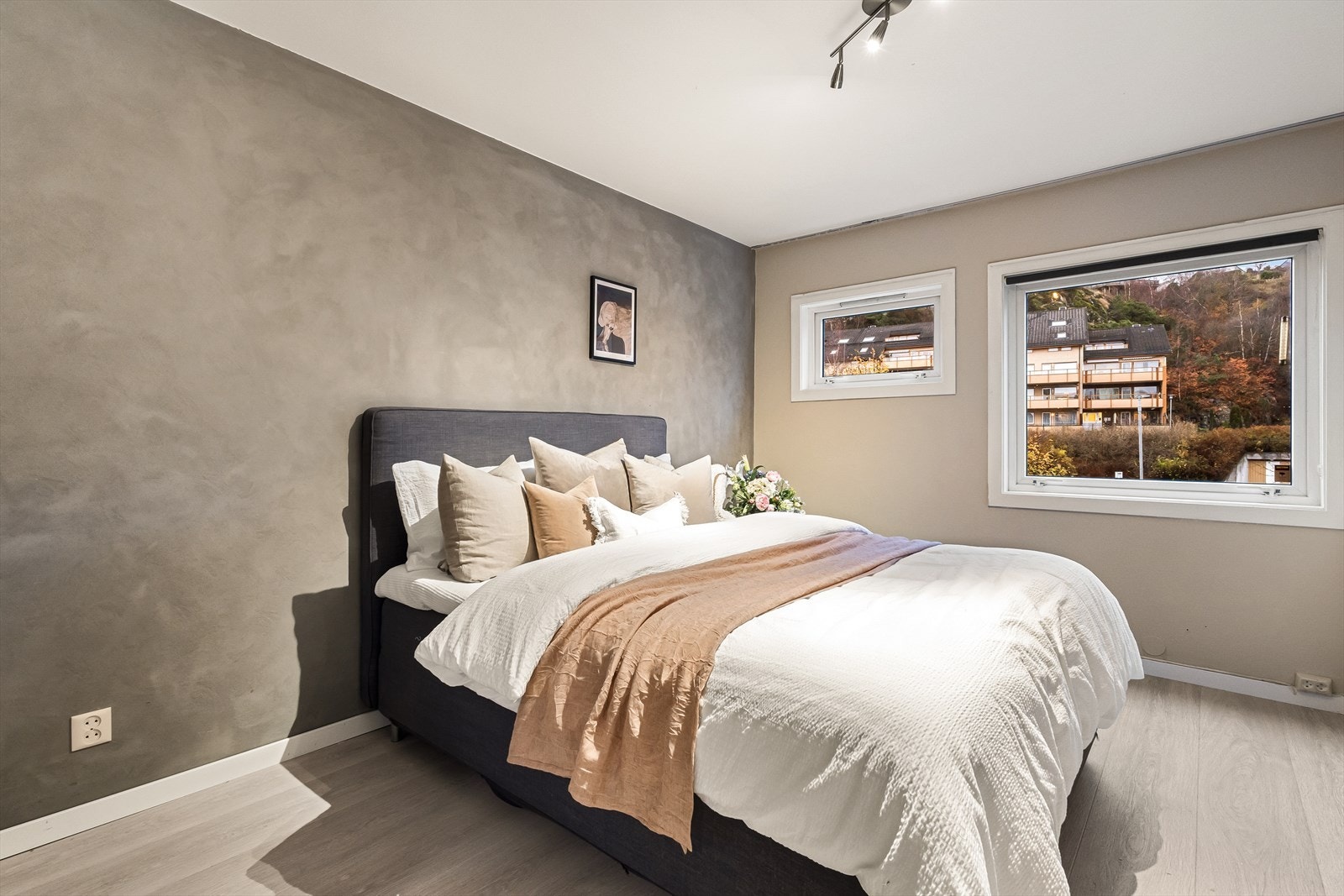Soverommet er av god størrelse og god plass til seng og garderobe. Galleribilde
