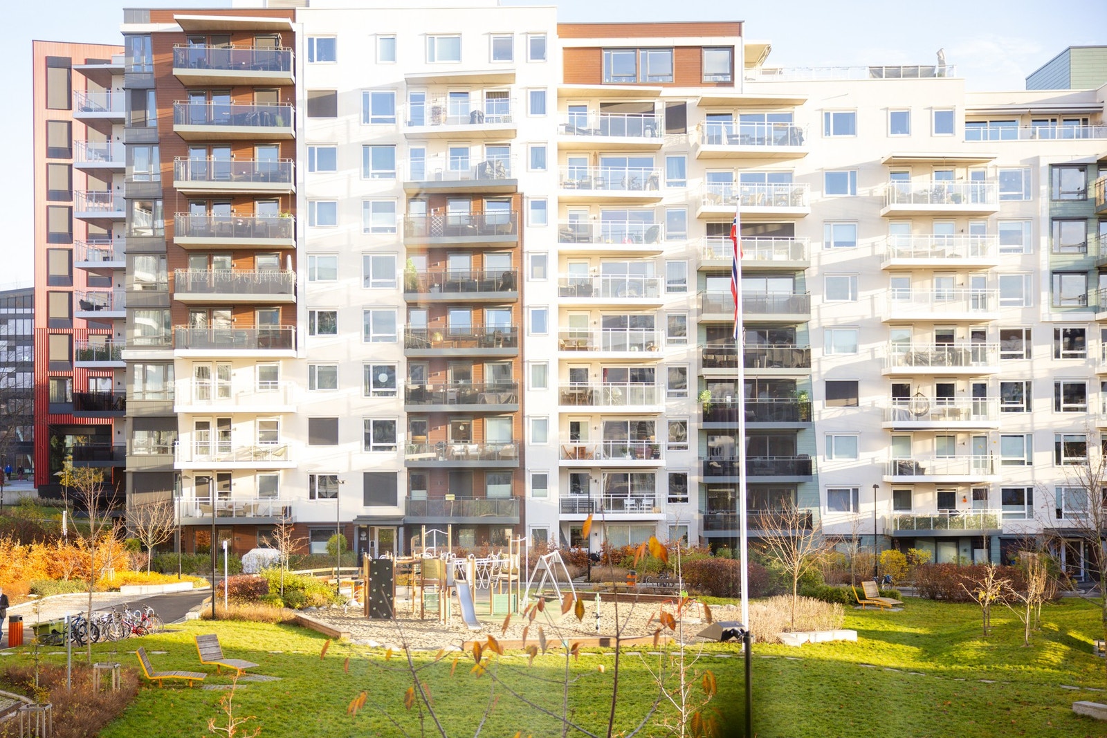Leiligheten er en del av det populære boligfeltet "Gartnerkvartalet" på Løren med store fellesområder mellom bebyggelsen Galleribilde
